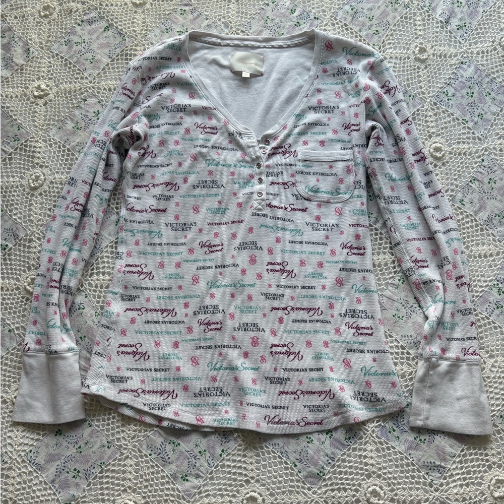 Vintage Y2K gold tag Victoria’s Secret logo Henley